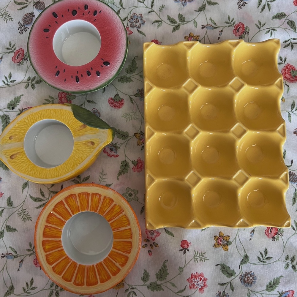 Cute candle holders and egg holder. This bundle is going for 22!